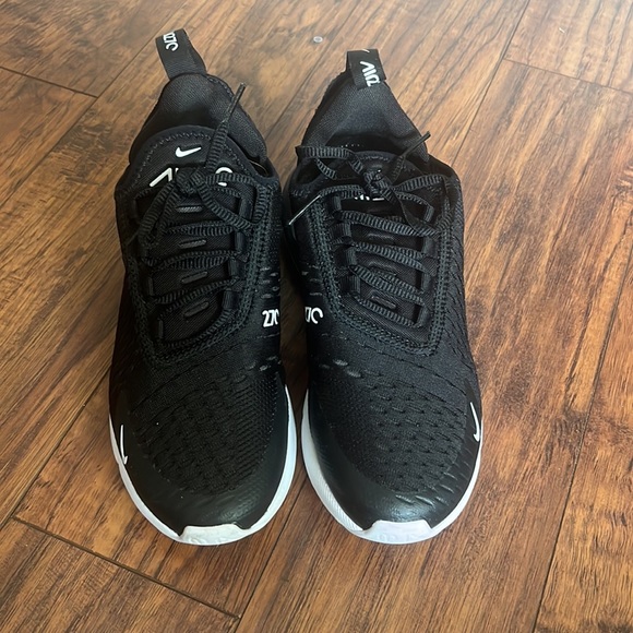 Nike Air Max 270 in size 6.5 - Picture 2 of 5